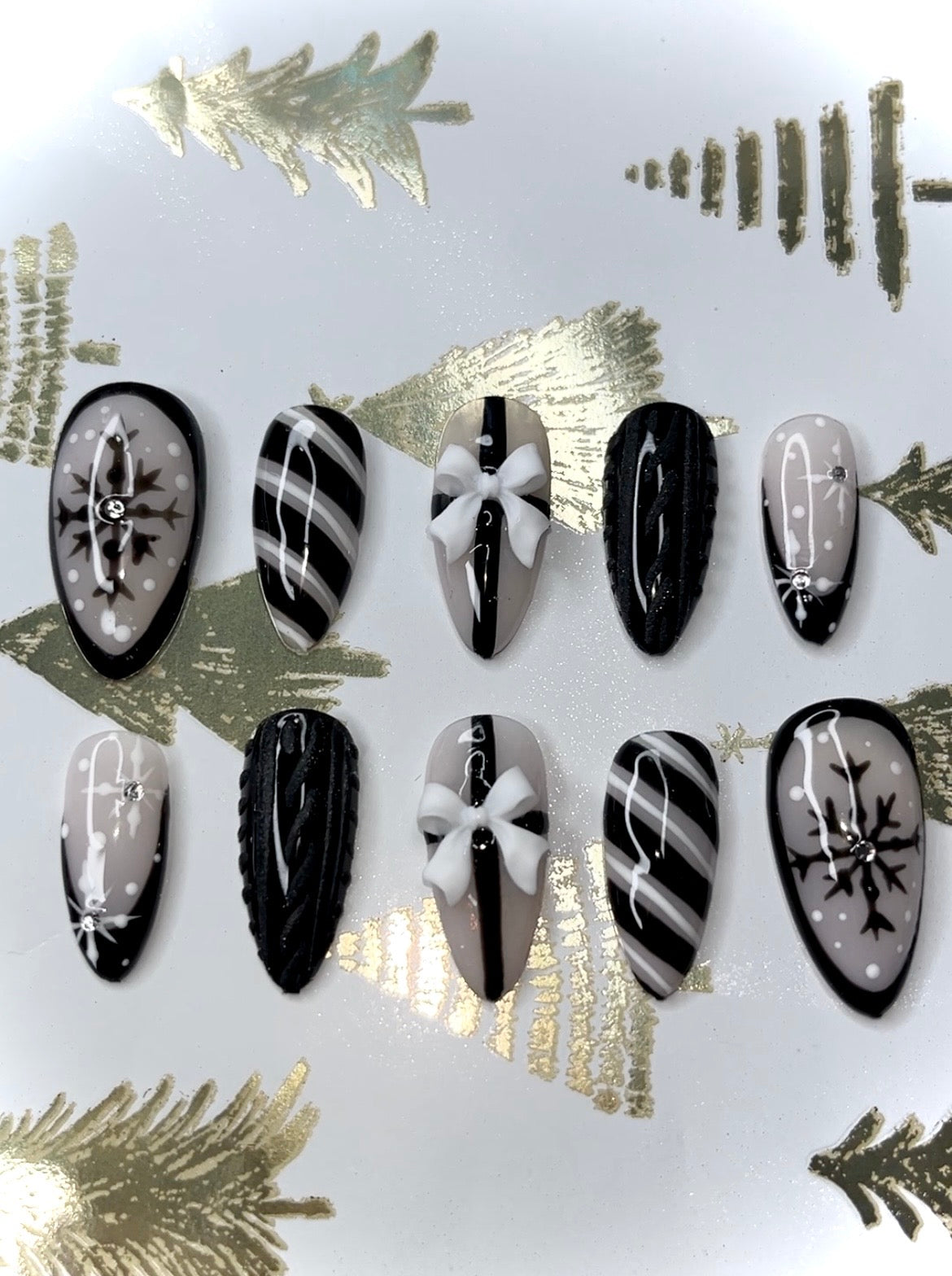 Black & White Christmas press on nails