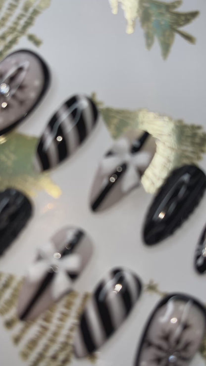 Black & White Christmas press on nails